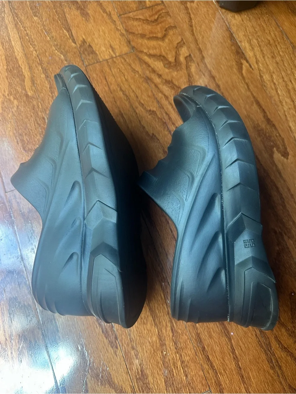 Givenchy sleek molded